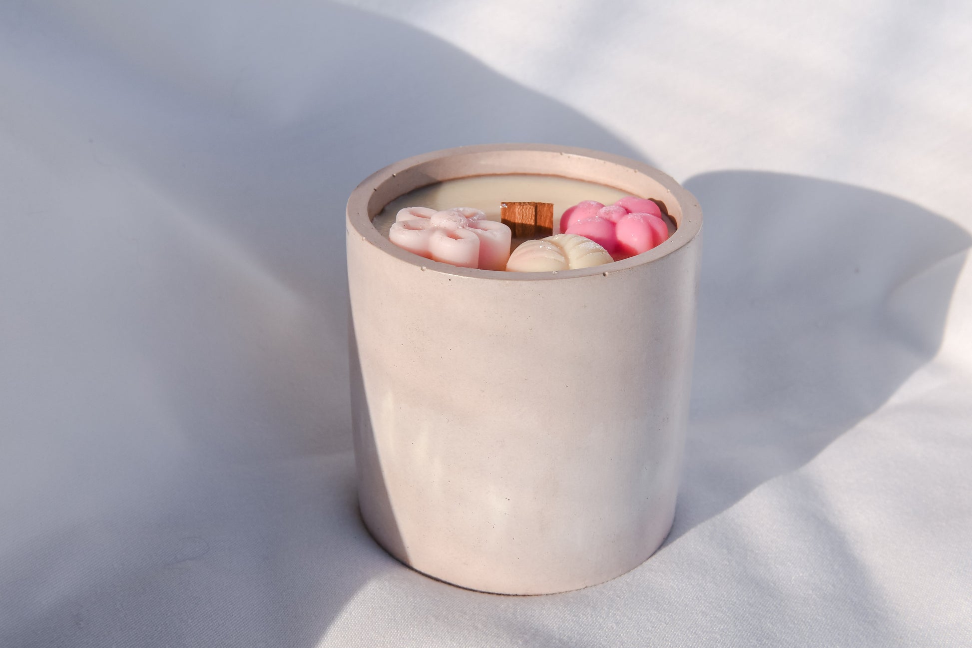 Sea Salt and Orchid Wood Wick Candle-4