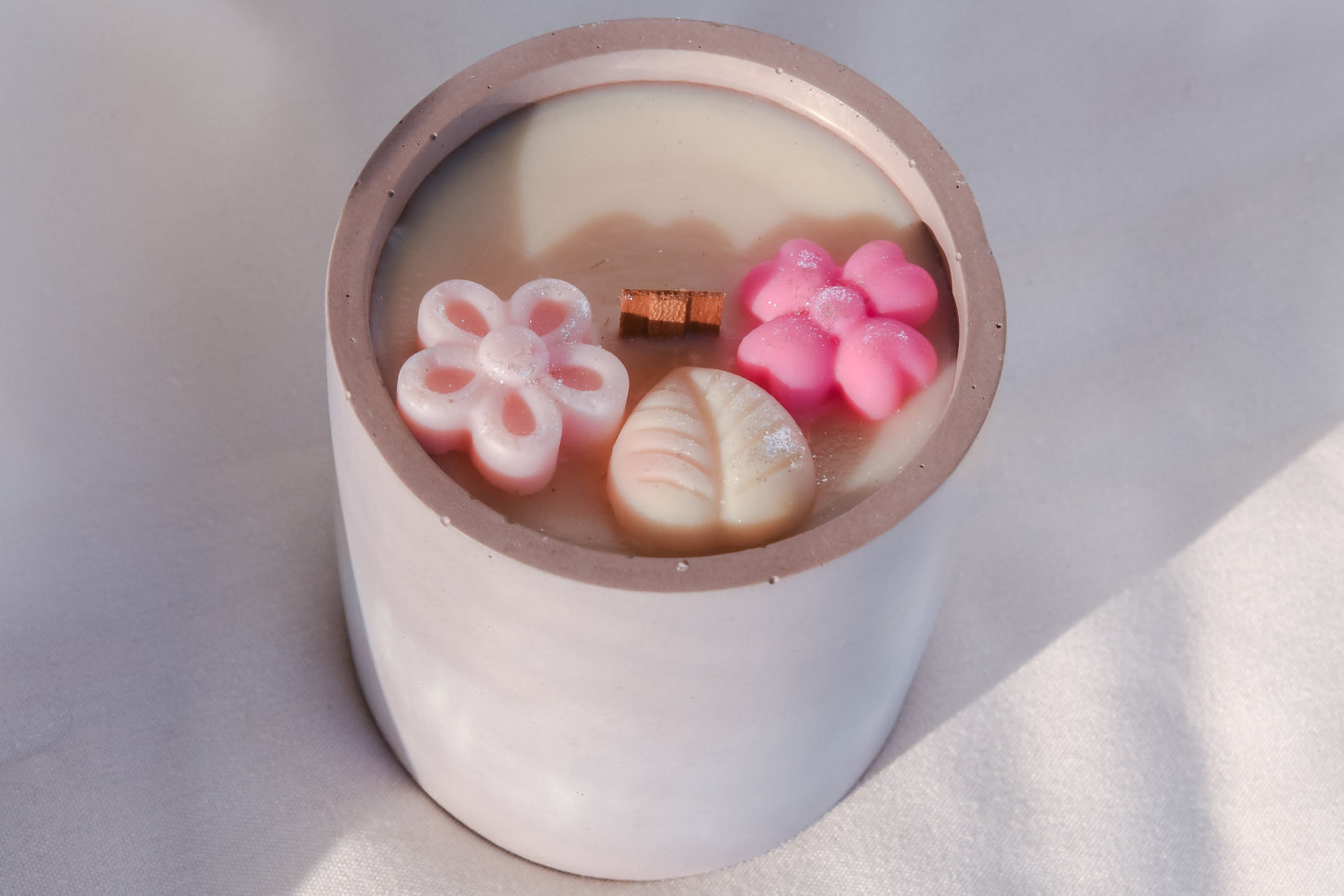 Sea Salt and Orchid Wood Wick Candle-3