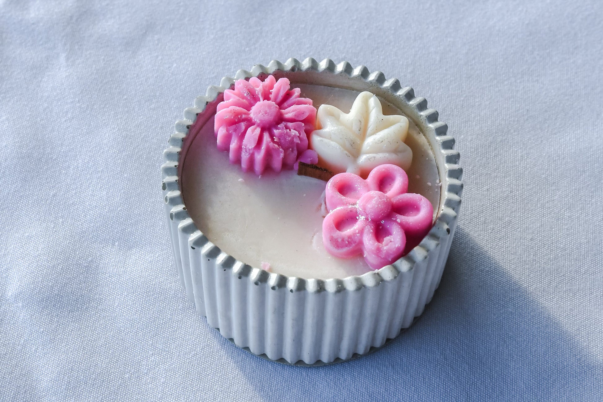 Sea Salt and Orchid Wood Wick Candle-5
